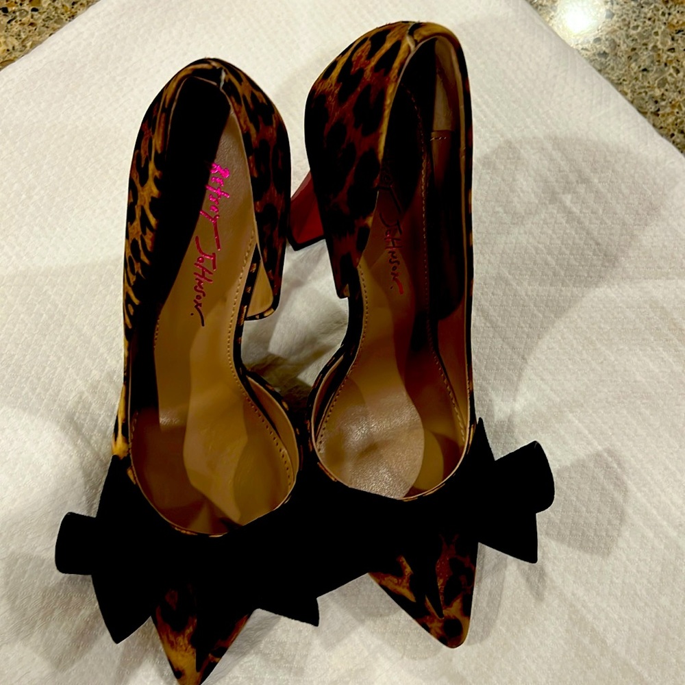 Betsey Johnson NOBBLE Leopard Heels